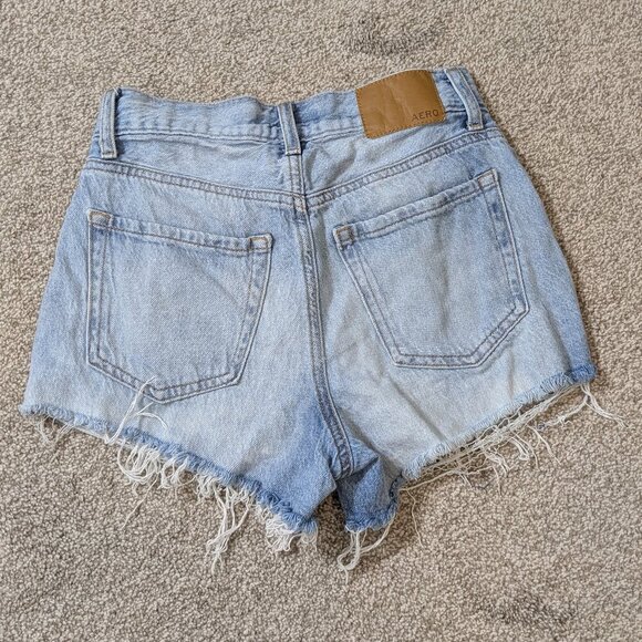AEROPOSTALE Blue Denim Mid-Rise Pleated Cut-Off Jean Mom Shorts; Size 00 - Picture 2 of 4